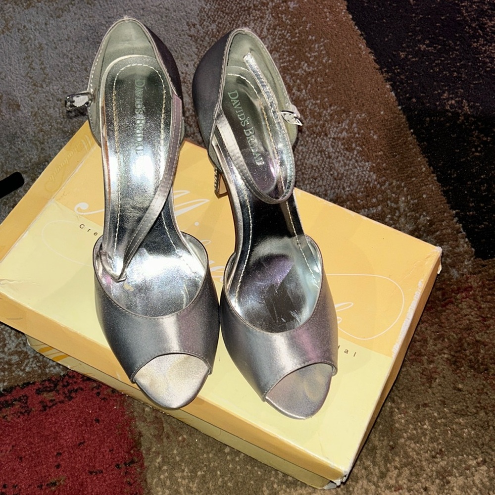 WOMANS PEEP TOE RHINESTONE HEEL